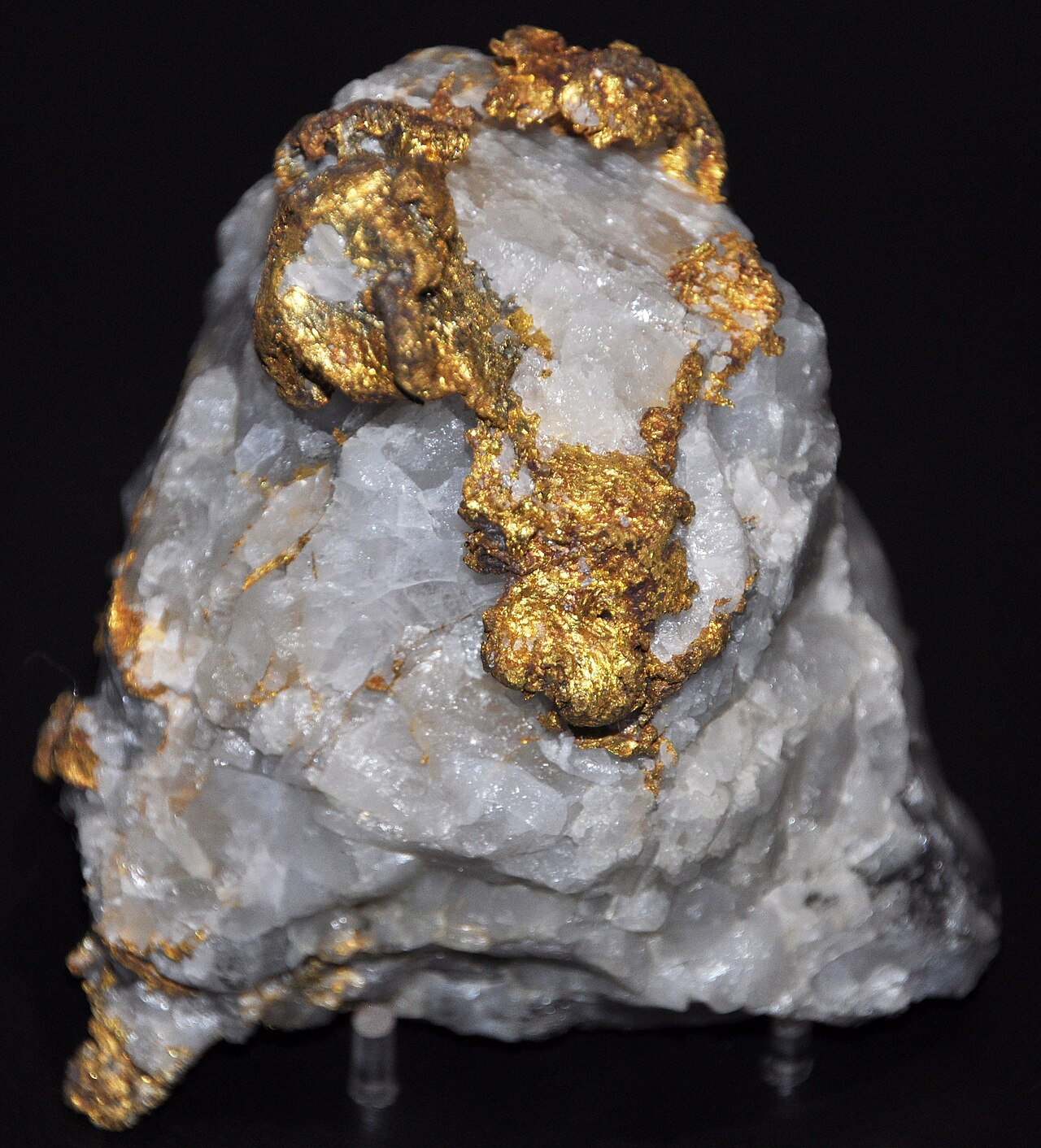 A gold-bearing quartz vein exposed deep underground at a Witwatersrand gold mine, South Africa, showing the sharp-edged, mineral-filled fracture typical of a hydrothermal deposit.