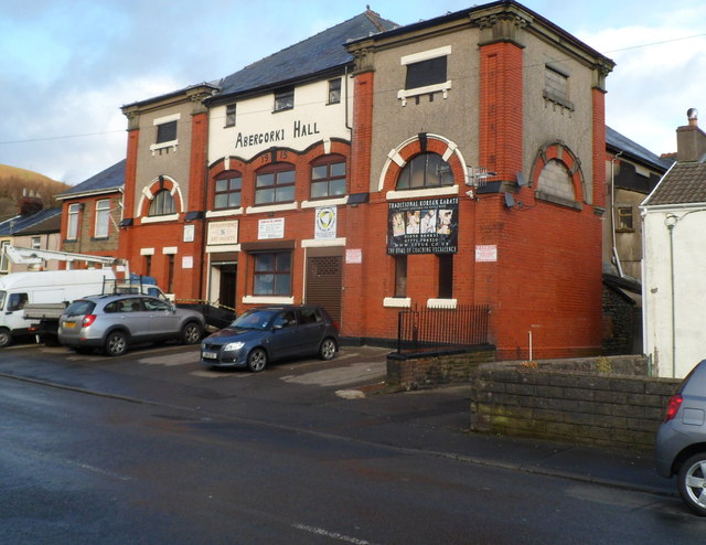 A stone public building on the main street in Treorchy with ABERGORKI and the year 1915 inscribed above its entrance.