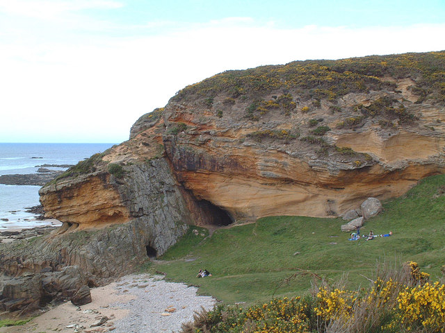 Large-scale cross-bedding in the sandstone at Clashach Cove — the preserved foresets of desert dunes.