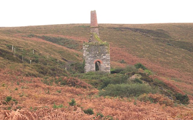 The ruined engine house of Great Wheal Charlotte at Chapel Combe, Cornwall, surrounded by bracken and gorse.