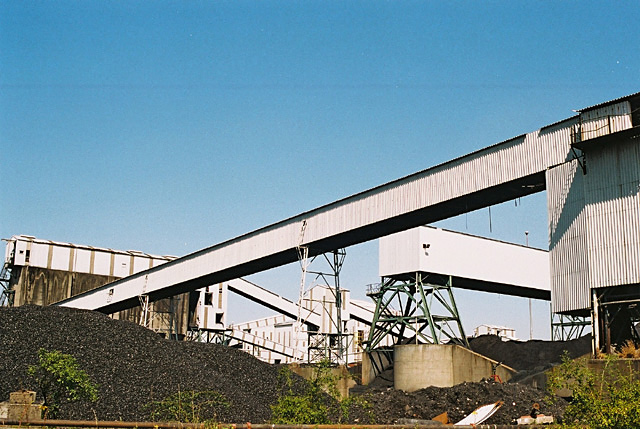Kellingley Colliery's conveyor bridges and coal bunkers, seen from the Aire and Calder Navigation, photographed in 2006 while the colliery was still working.