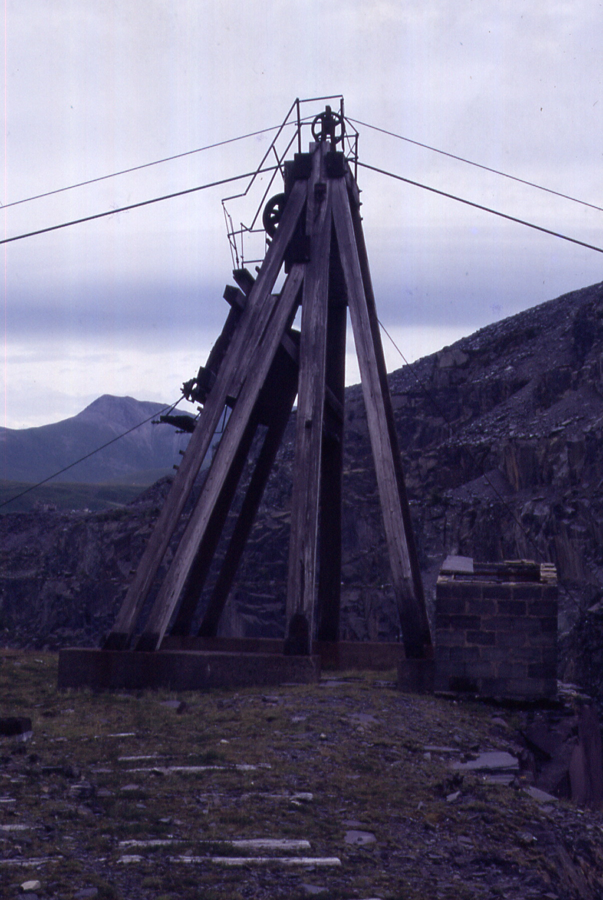 A Blondin cableway strung across a working slate quarry pit at Penrhyn in 1986.