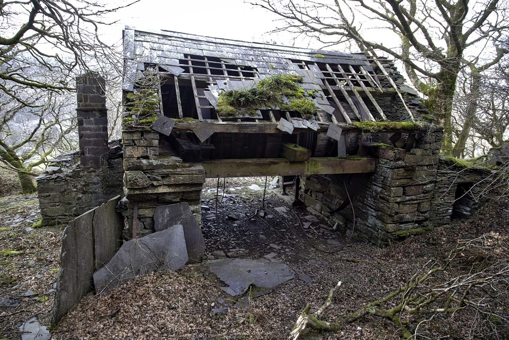 A ruined drumhouse beside a quarry incline in Llanddeiniolen, Gwynedd.