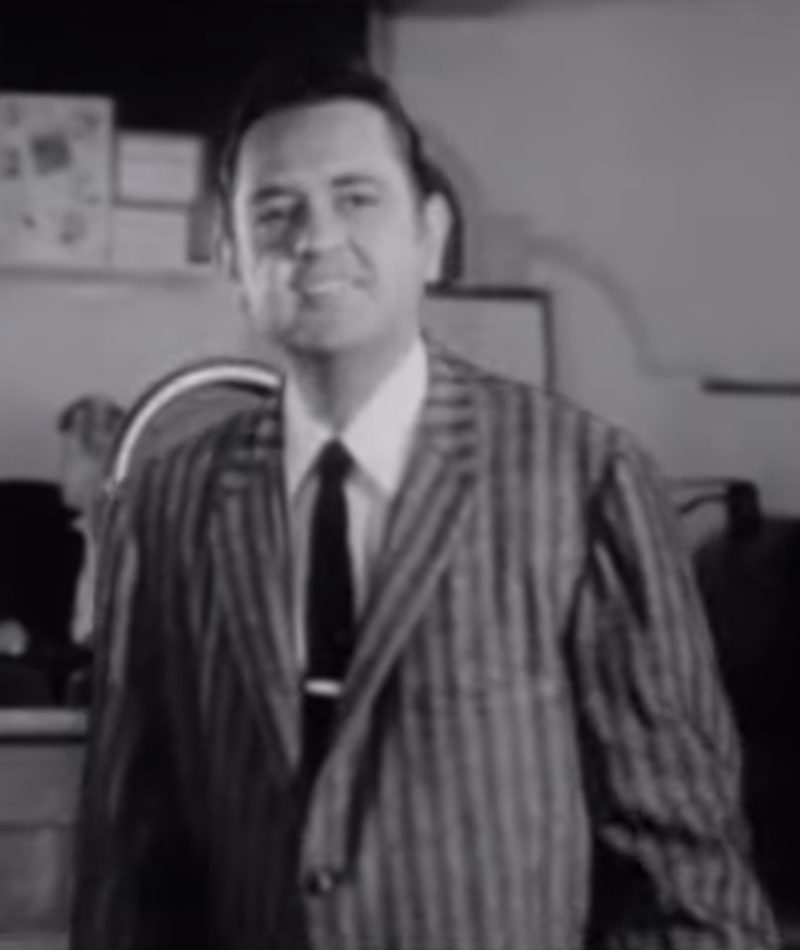 Cropped screenshot of Merle Travis from the 1961 film Five Minutes to Live.