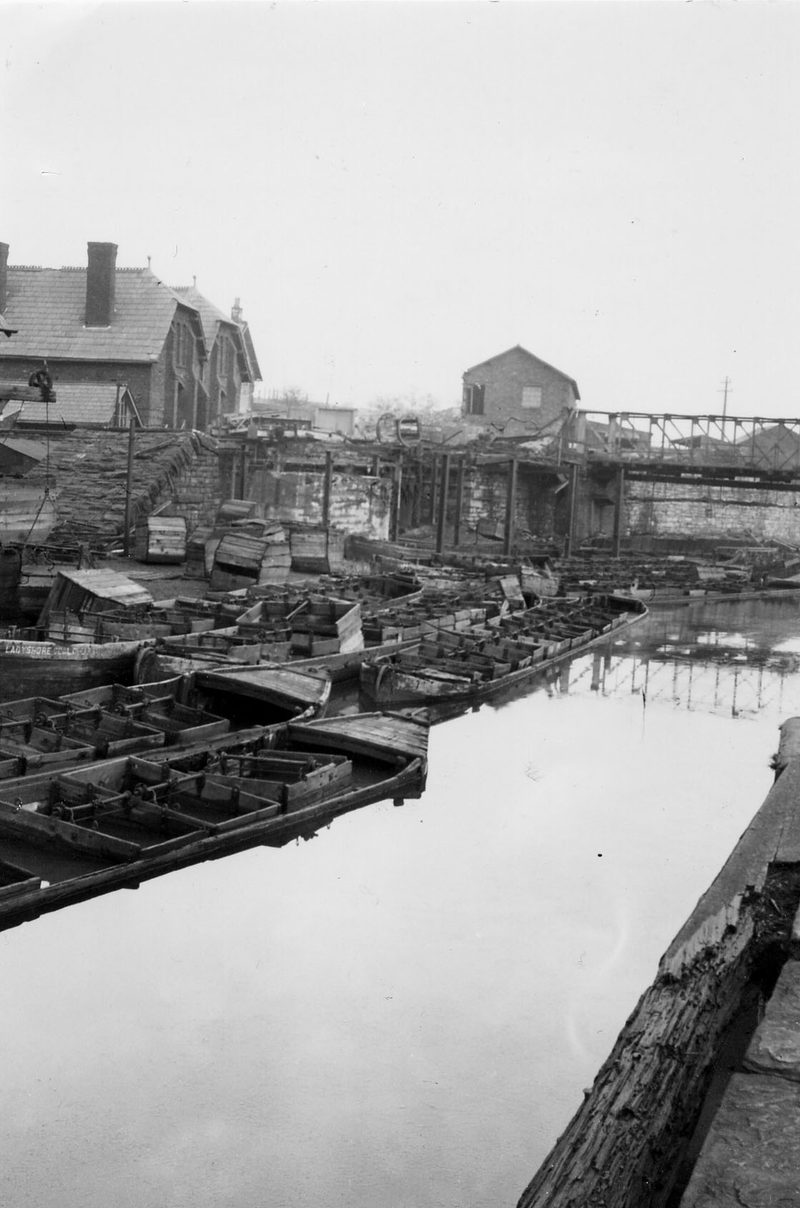 Ladyshore Colliery beside the Manchester, Bolton and Bury Canal in 1951.