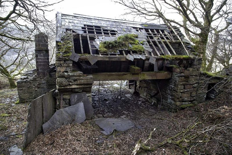 A ruined drumhouse beside a quarry incline in Llanddeiniolen, Gwynedd.